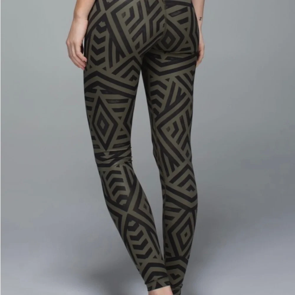 Lululemon Wunder Under - Picture 2 of 3